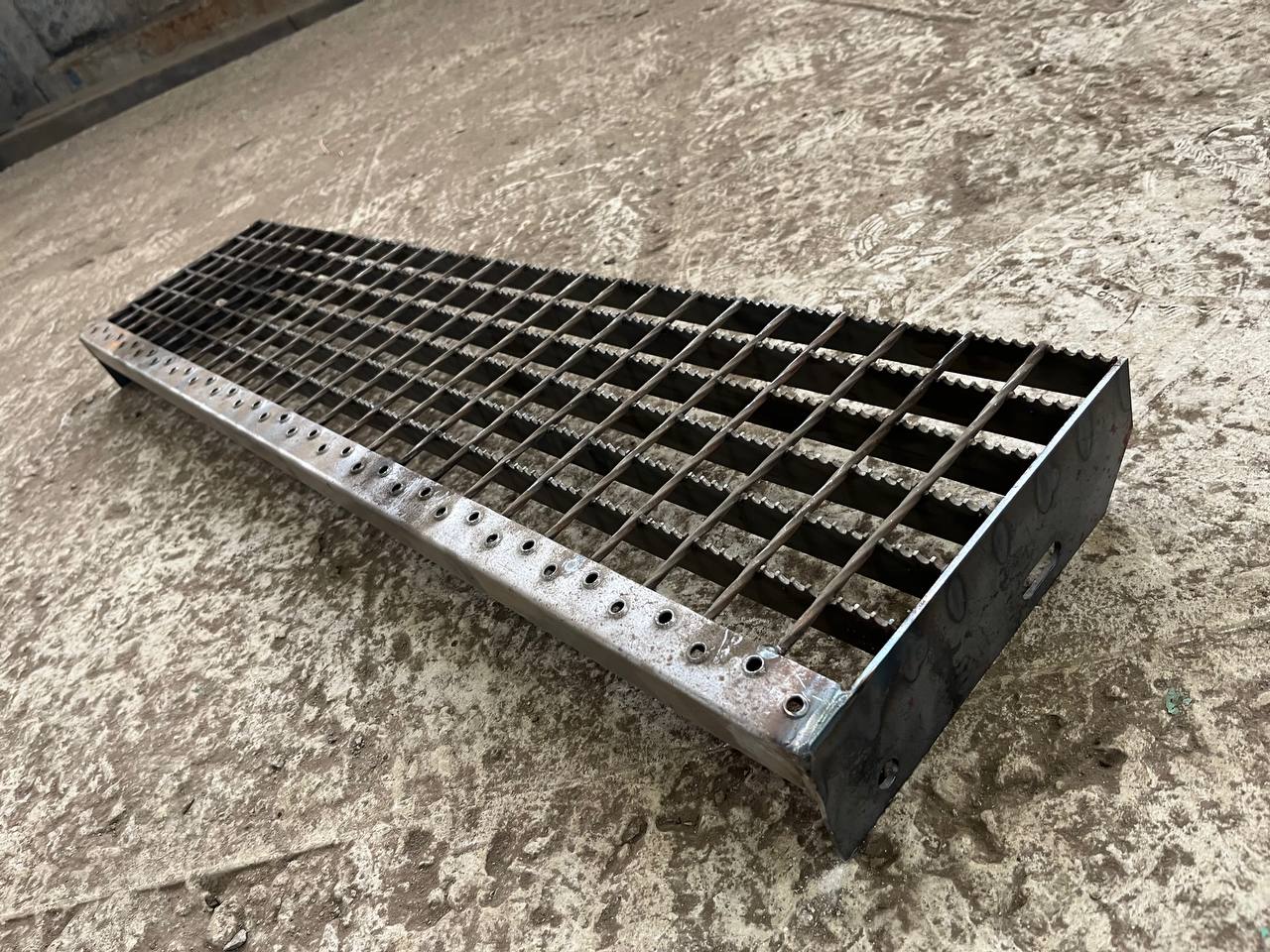 Ступень SPst 34х38 / 30х3 700*205  S4 (Zn)